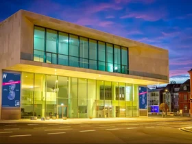 Mainfranken-Theater-Aussenansicht