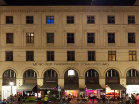 Münchner Kammerspiele bei Nacht
